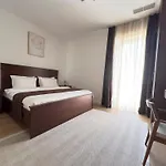 Palazzo Roma- Luxury Leading 4* تيرانا
